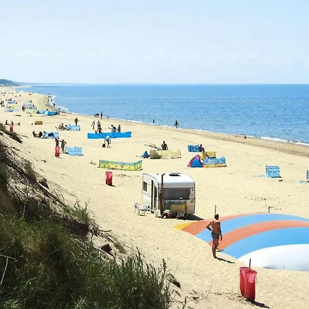 Homes Near The Lake, Mini Zoo بيت للعطل Gleznowo