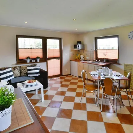 بيت للعطل Homes Near The Lake, Mini Zoo Gleznowo